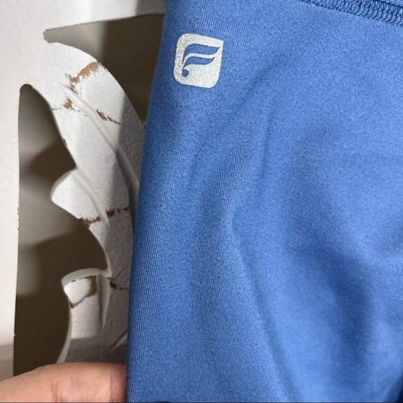 Fabletics Blue Patterned Capri Leggings - Picture 4 of 4